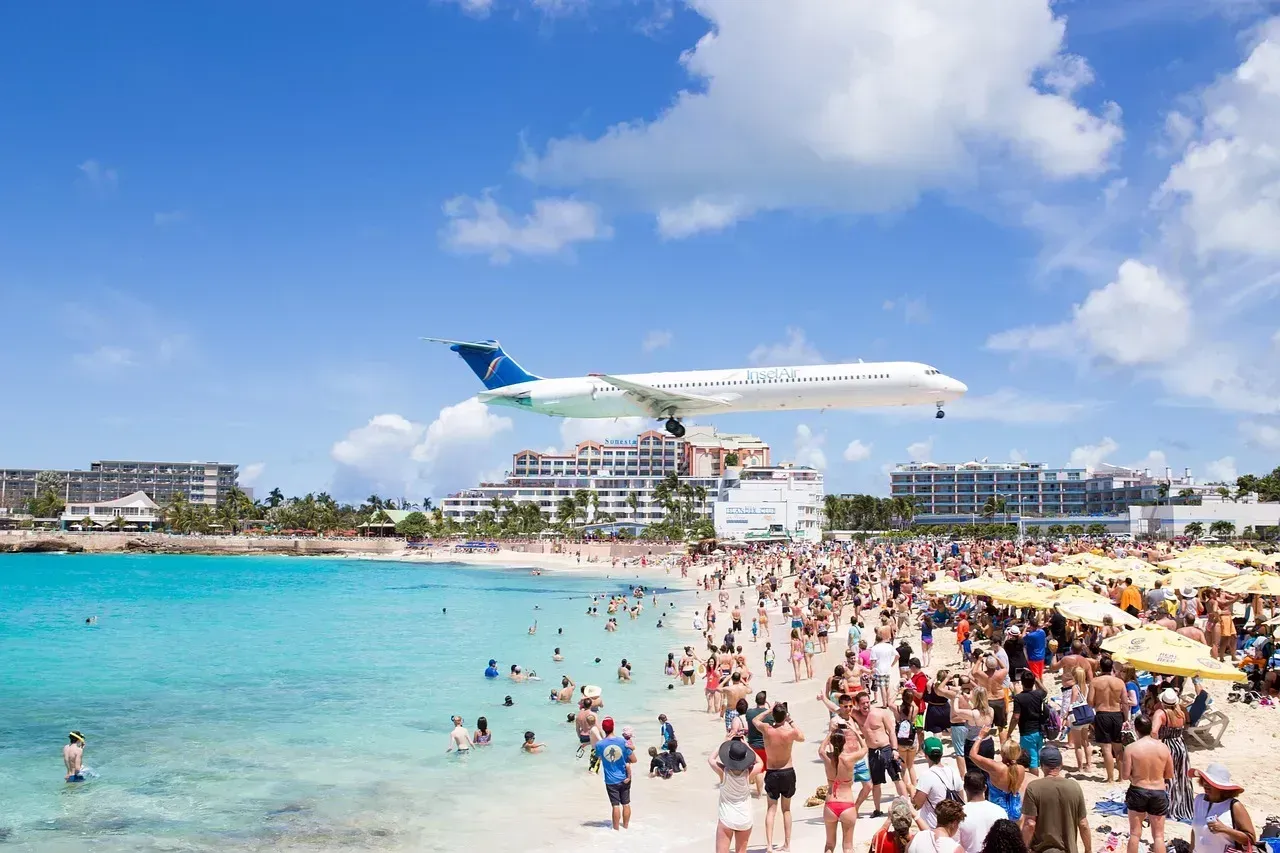 7. Sint Maarten / St. Martin: Overcrowded and Overcharged (Image Credits: Pixabay)