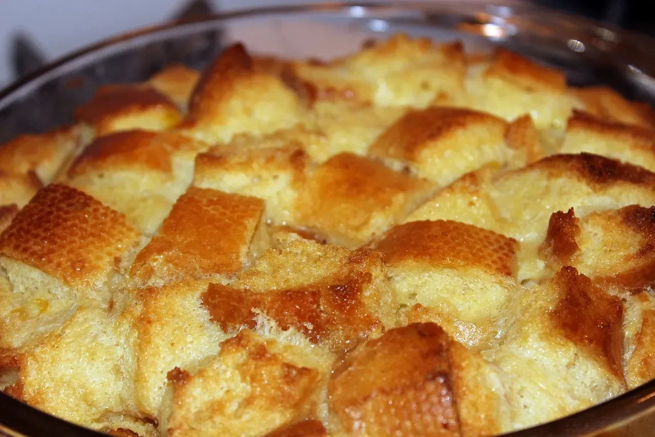 Warm Bread Pudding (Image Credits: Pixabay)