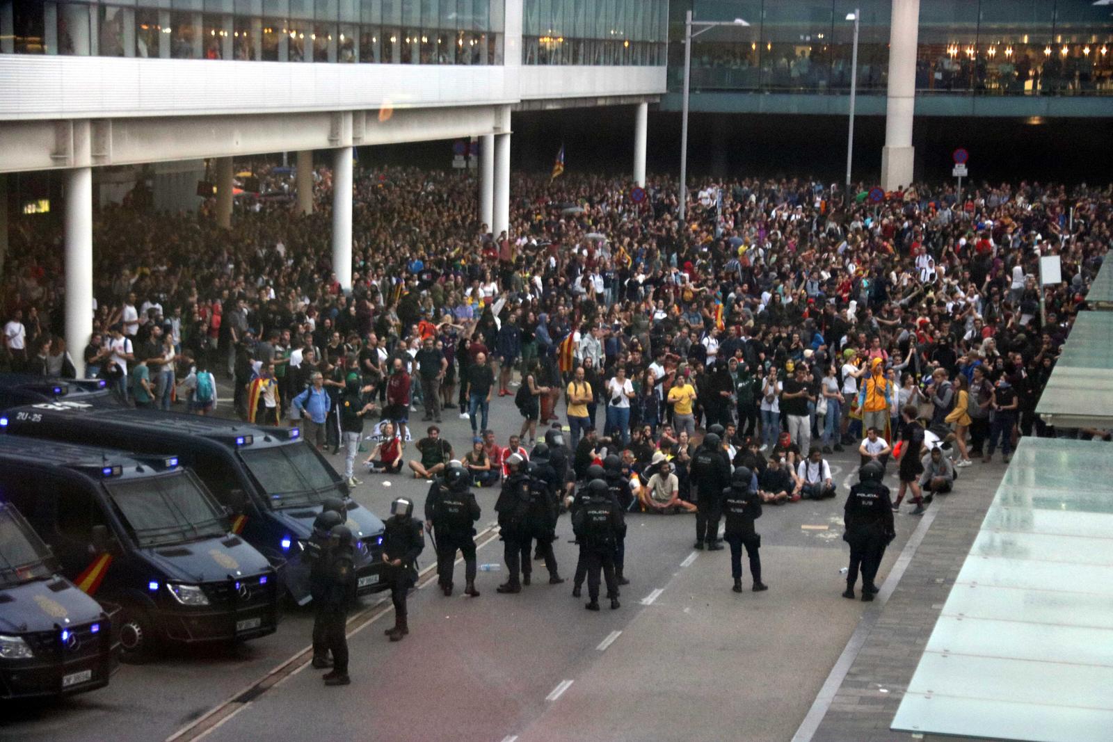 Barcelona, Spain: Water Guns and Street Protests Signal Tourist Fatigue (Image Credits: Wikimedia)