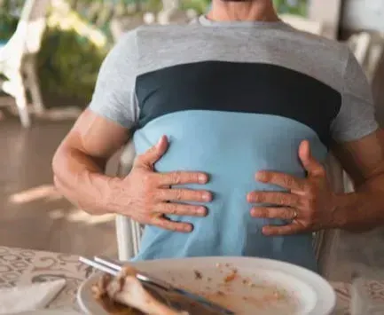 1. Drinking on an Empty Stomach (Image Credits: Pexels)