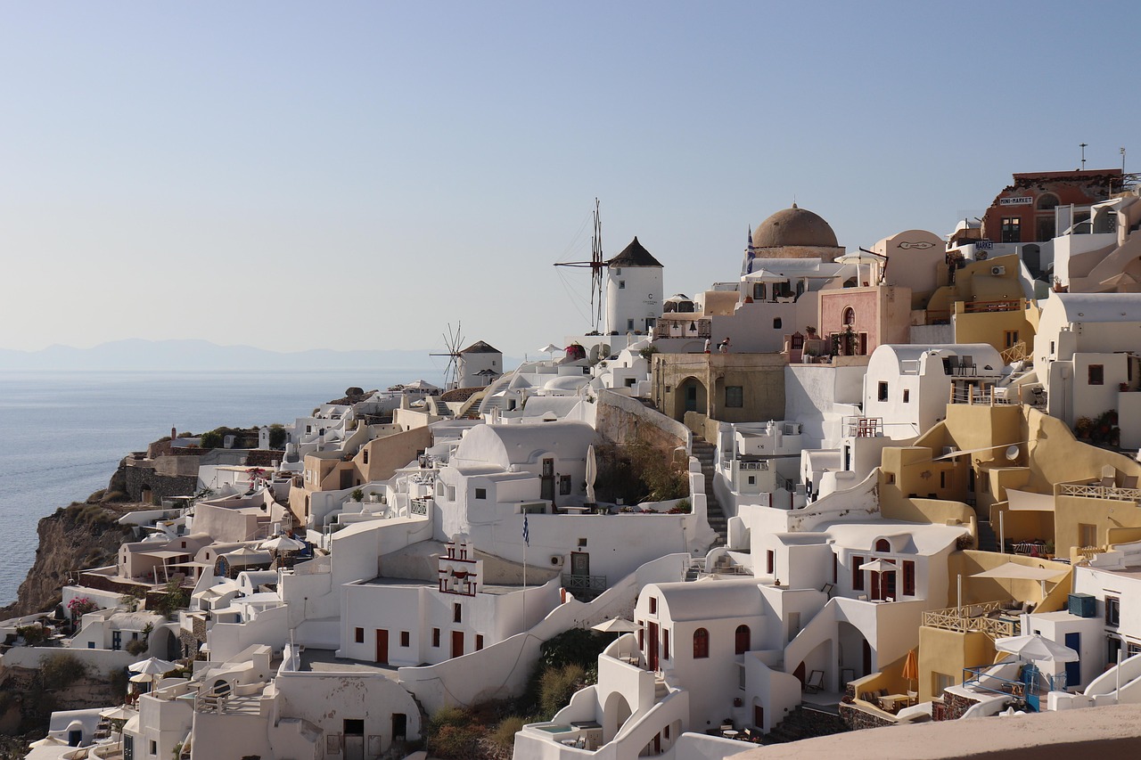 Santorini, Greece: Cruise Ship Passengers Overwhelm Tiny Island (Image Credits: Pixabay)