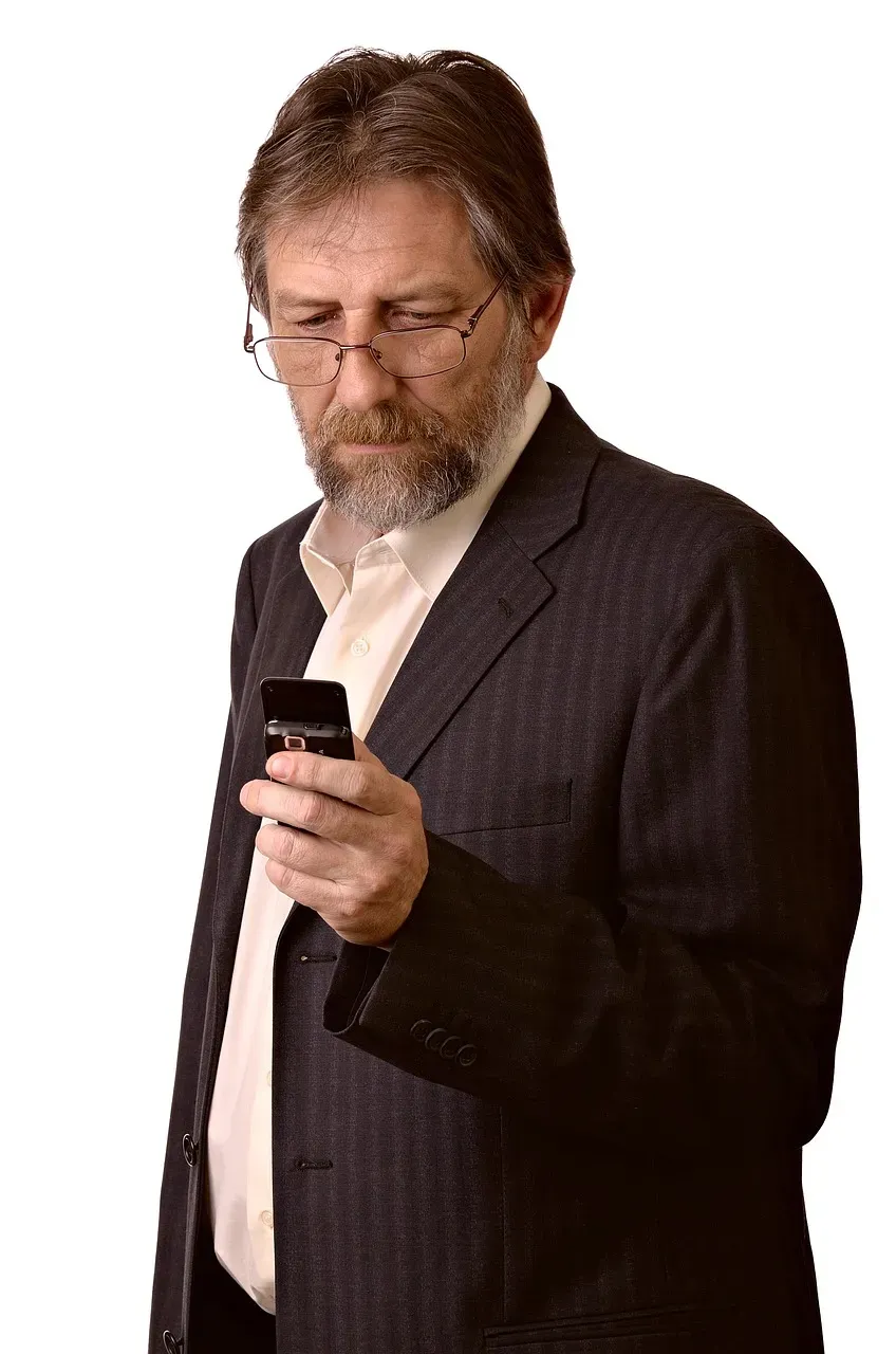 Regular Phone Calls That Go Beyond Small Talk (Image Credits: Pixabay)
