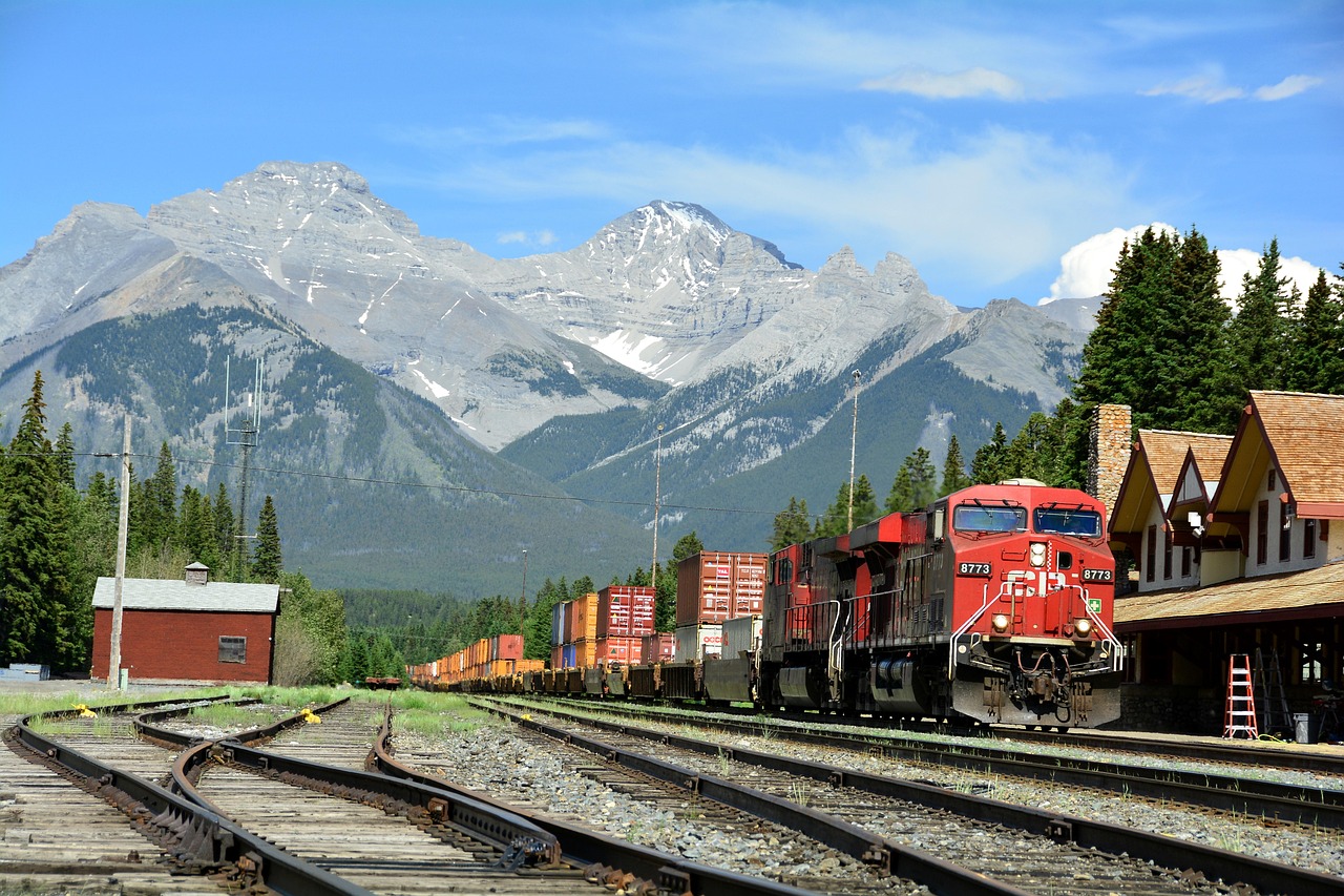 Rocky Mountaineer, Canada (Image Credits: Pixabay)