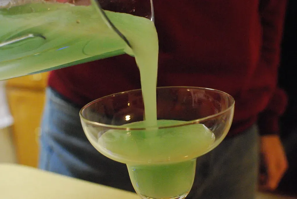 5. Frozen Drinks and Blended Cocktails: The Blender Situation (slgckgc, Flickr, CC BY 2.0)