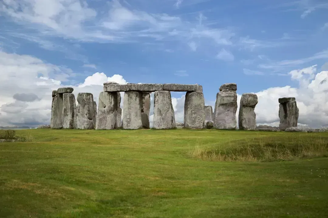 The Stonehenge Altar Stone Traveled 450 Miles From Scotland (Image Credits: Unsplash)
