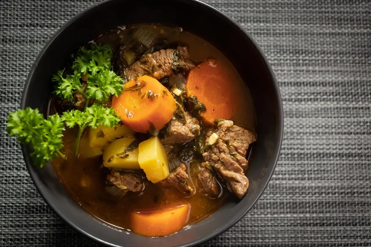 Hearty beef and vegetable stew (Image Credits: Pixabay)