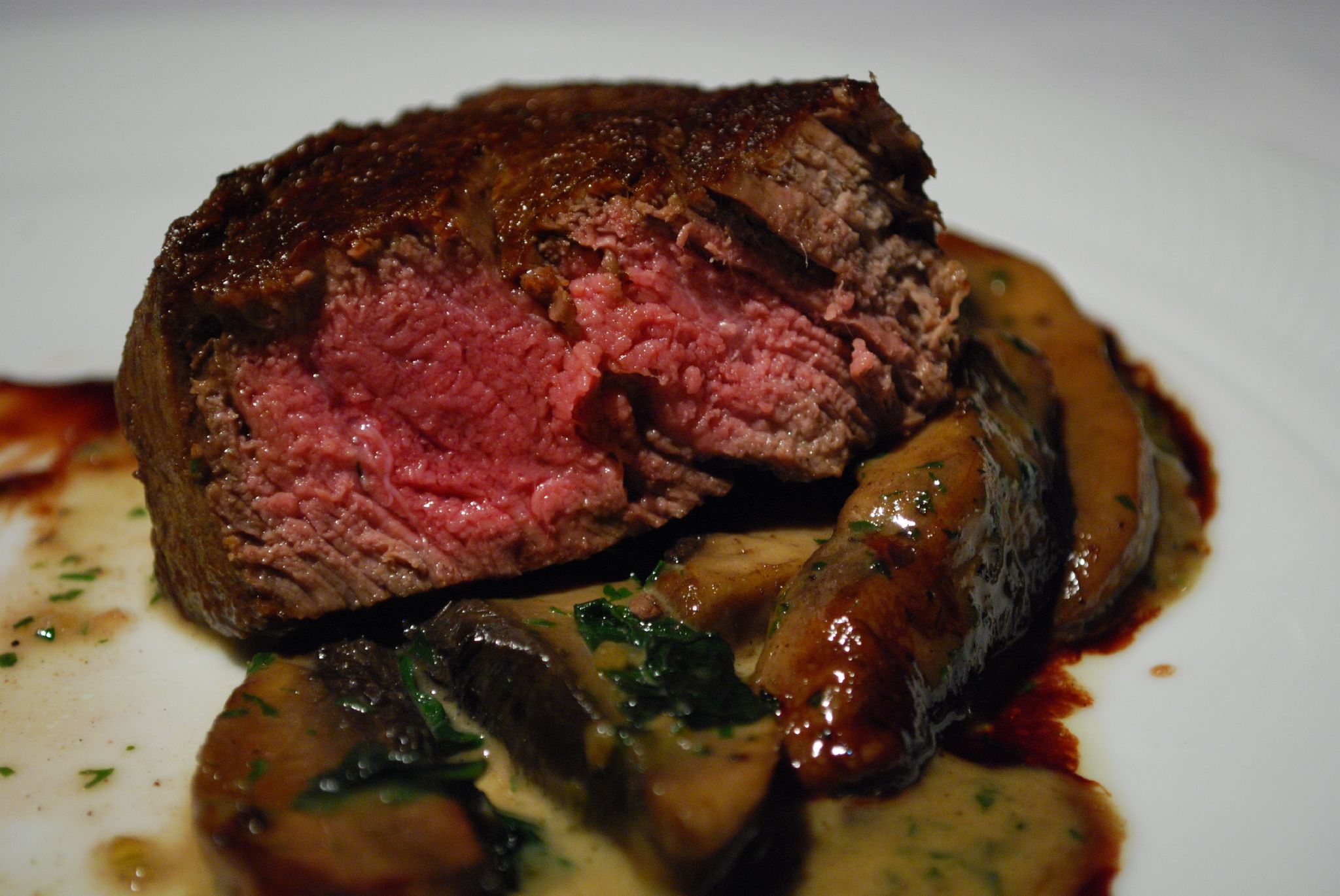 The Medium-Rare Filet Mignon - Your Ultimate Safe Bet (image credits: wikimedia)