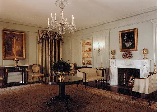 Wall-to-Wall Carpet in Main Living Areas (Image Credits: Wikimedia)