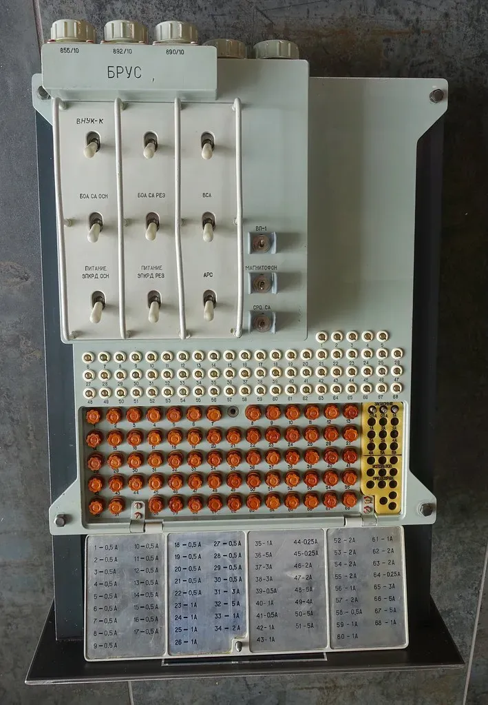 12. Failing to Label the Breaker Panel After Upgrades (Image Credits: Flickr)