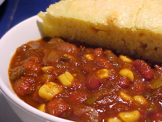 Mexican-Style Black Bean and Quinoa Chili (image credits: flickr)