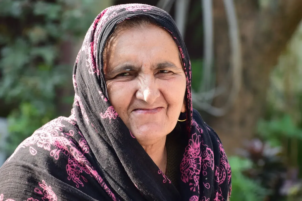 4. "I Used to Worry About What People Thought of Me. Then I Got Old." (Image Credits: Pixabay)