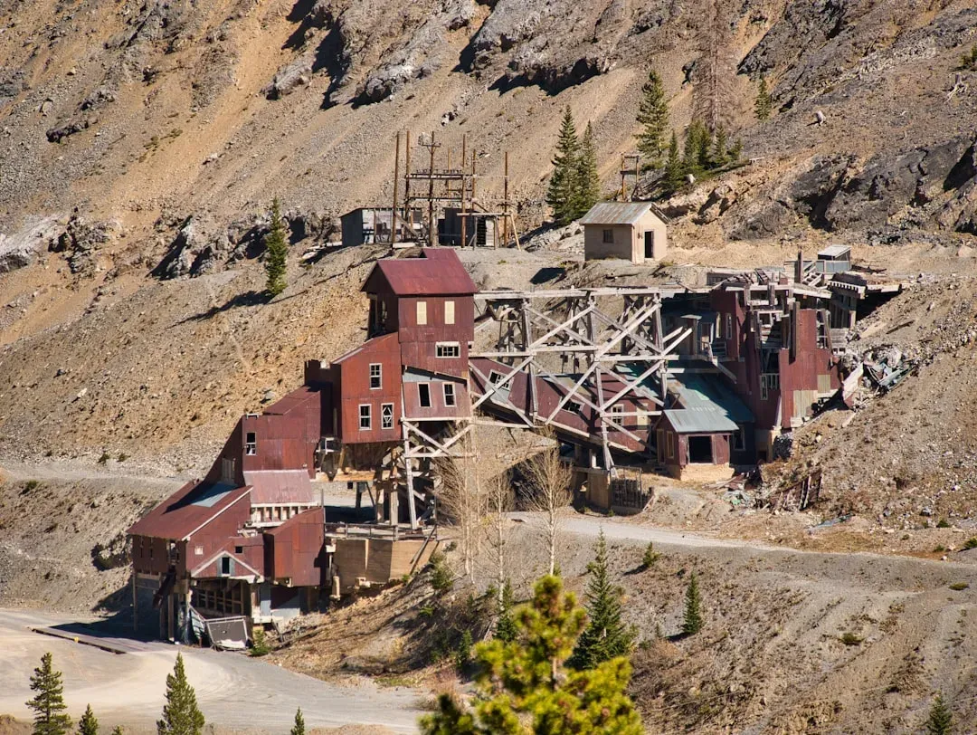 Wallace, Idaho: A Silver Mining Town Frozen in Time (Image Credits: Unsplash)