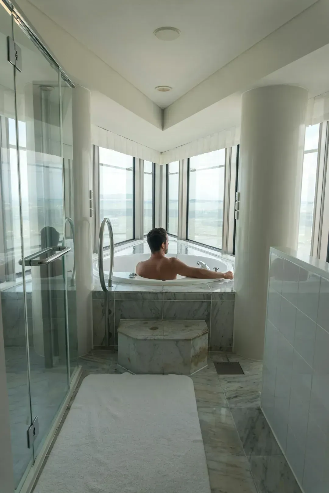 4. The Jacuzzi Tub That Nobody Uses (Image Credits: Unsplash)