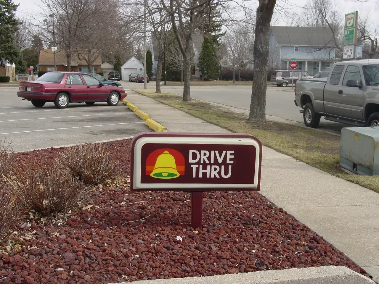 Most Drive-Thru Customers Don't Treat Employees Like People (Image Credits: Taco Bell Drive Thru Sign, CC BY 2.0, https://commons.wikimedia.org/w/index.php?curid=91725534)