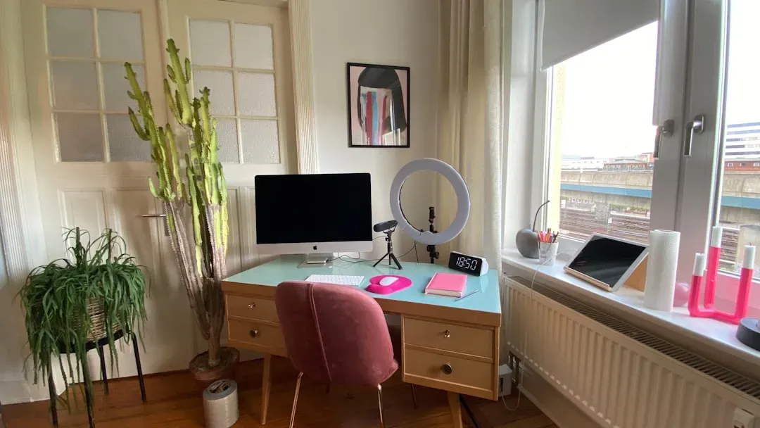 Office Desk Drawers and File Cabinets (Image Credits: Unsplash)