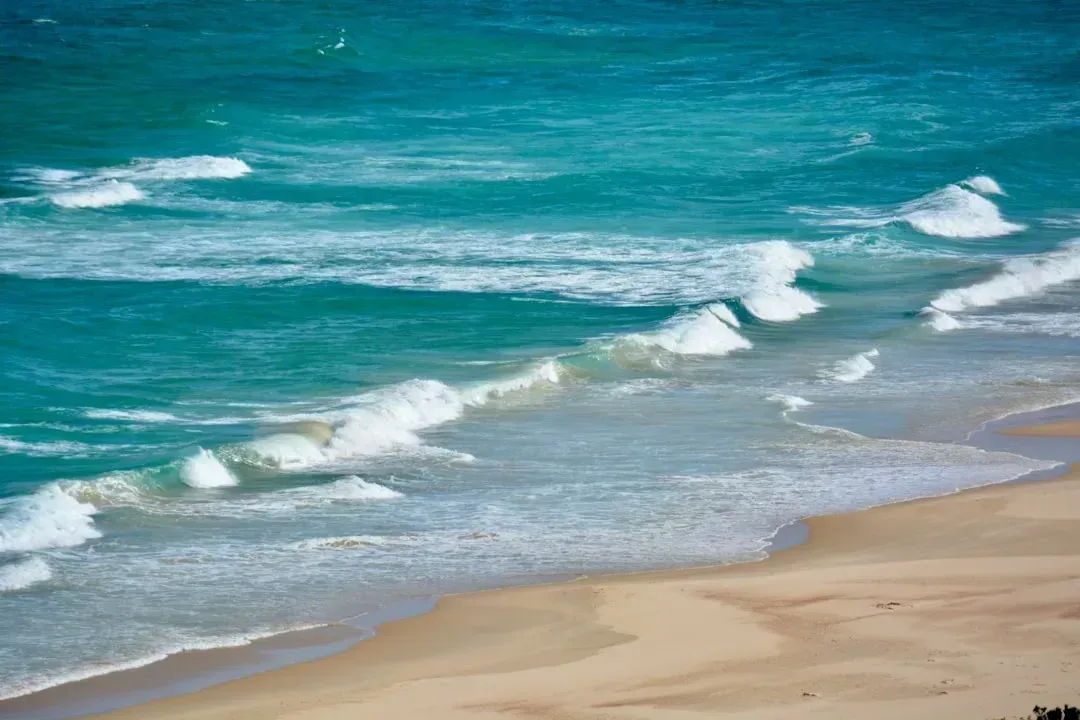 5. Turks and Caicos: Stunning Beaches, Shrinking Crowds (Image Credits: Unsplash)