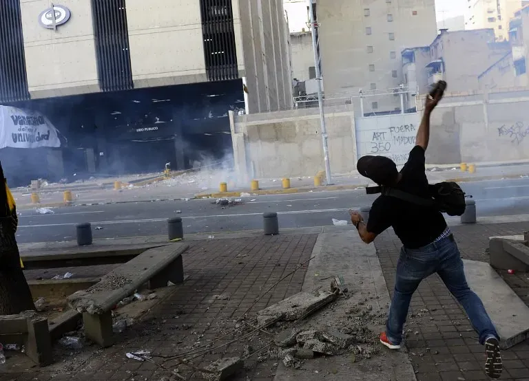 Venezuela's Economic Collapse Fuels Tourist Dangers (Image Credits: Flickr)