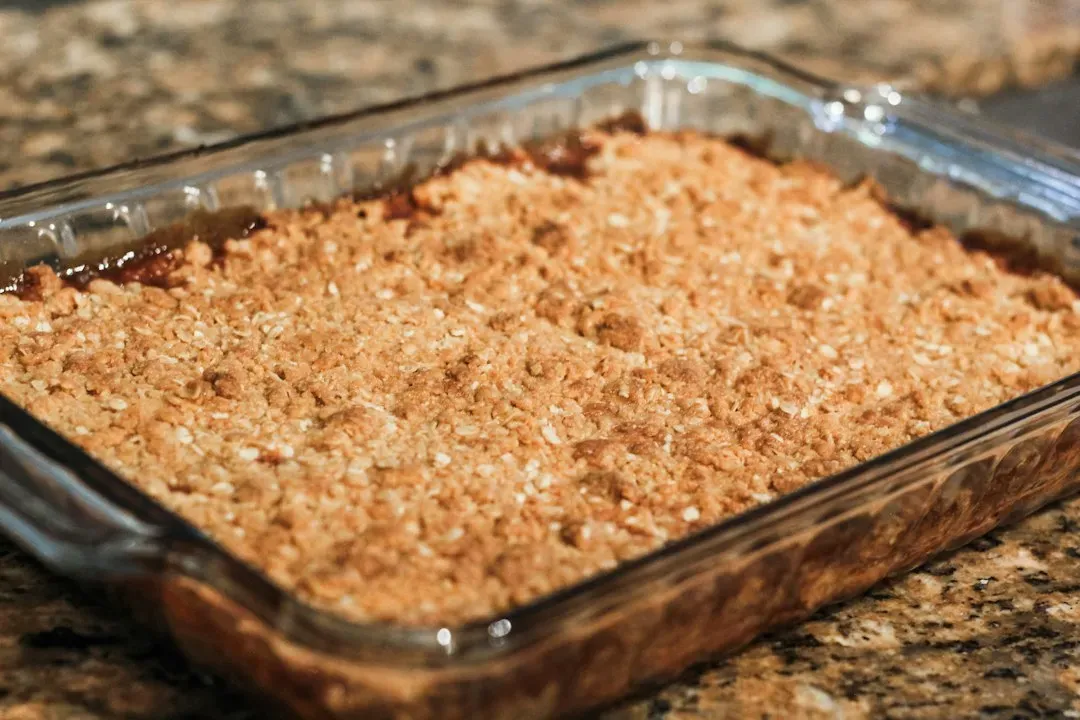Apple Cinnamon Dump Cake (Image Credits: Unsplash)