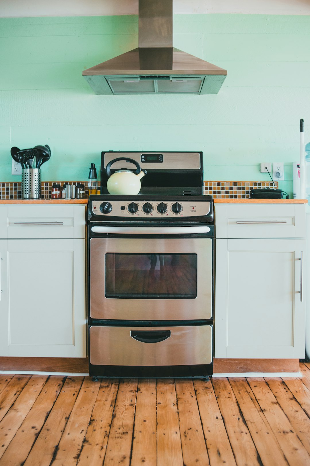 Storing Your Cookware in the Oven (Image Credits: Unsplash)