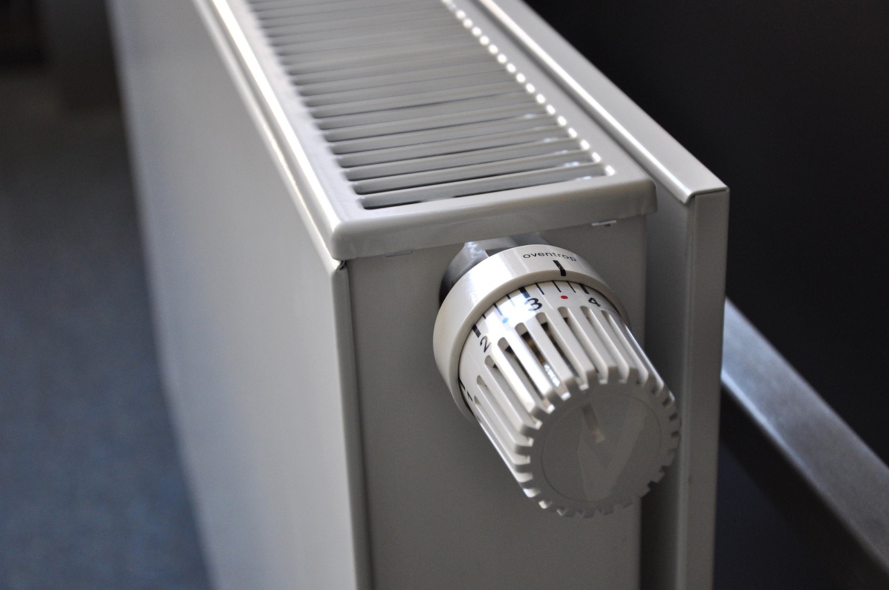 Keep Your Bedroom Temperature Between 60-68°F (image credits: pixabay)