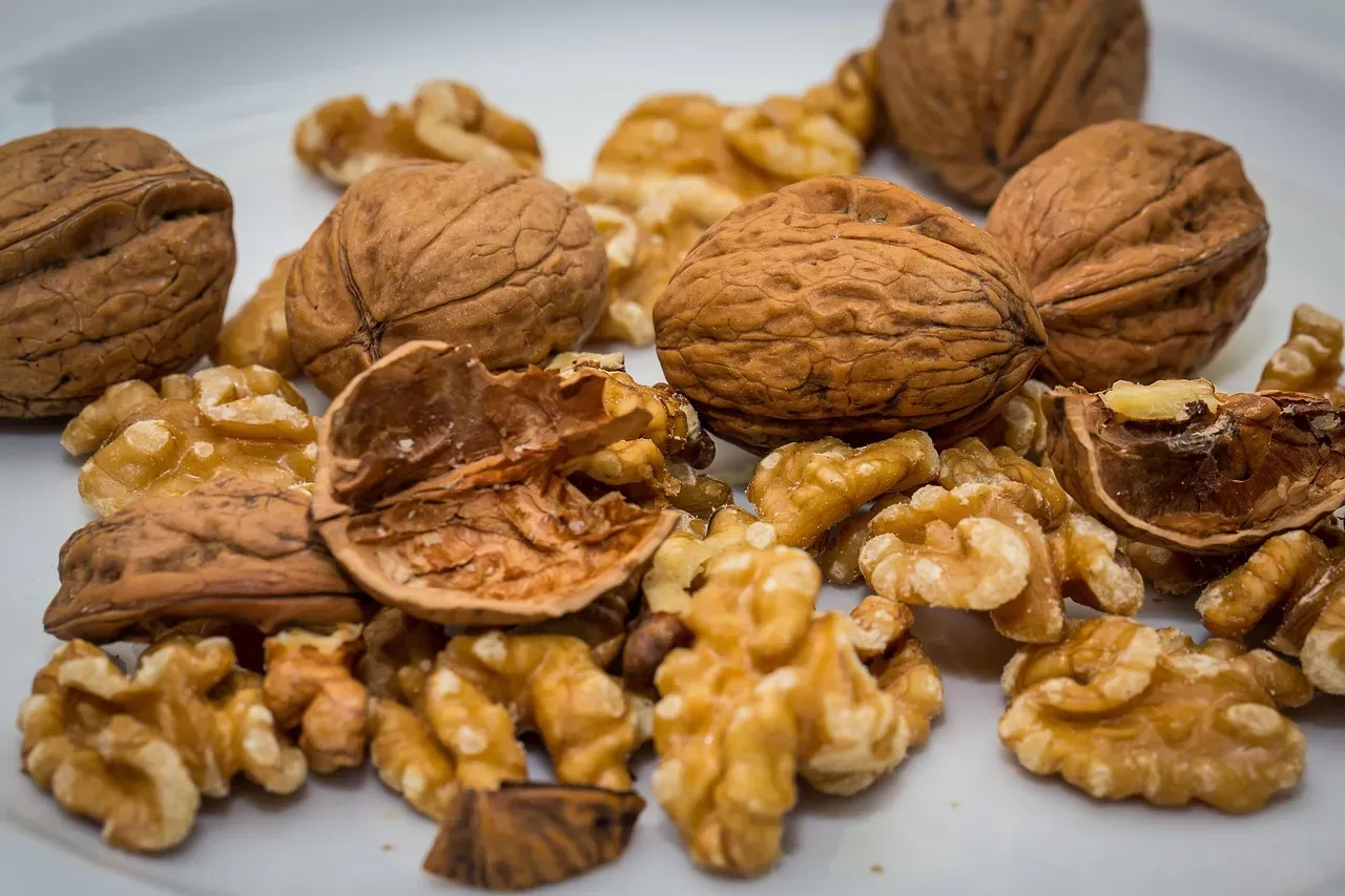 Nuts (Image Credits: Pixabay)