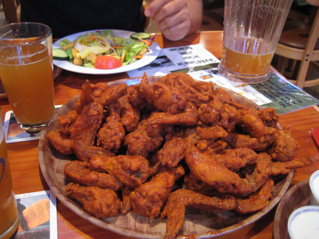 Hooters' Iconic Wings (image credits: flickr)