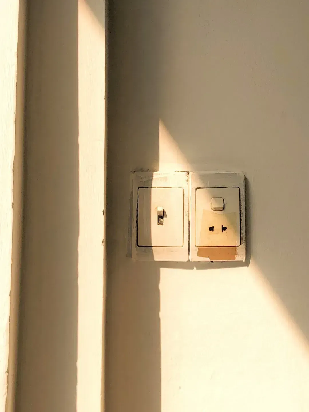 3. Light Switch Plates: Touched a Thousand Times, Cleaned Almost Never (Image Credits: Unsplash)