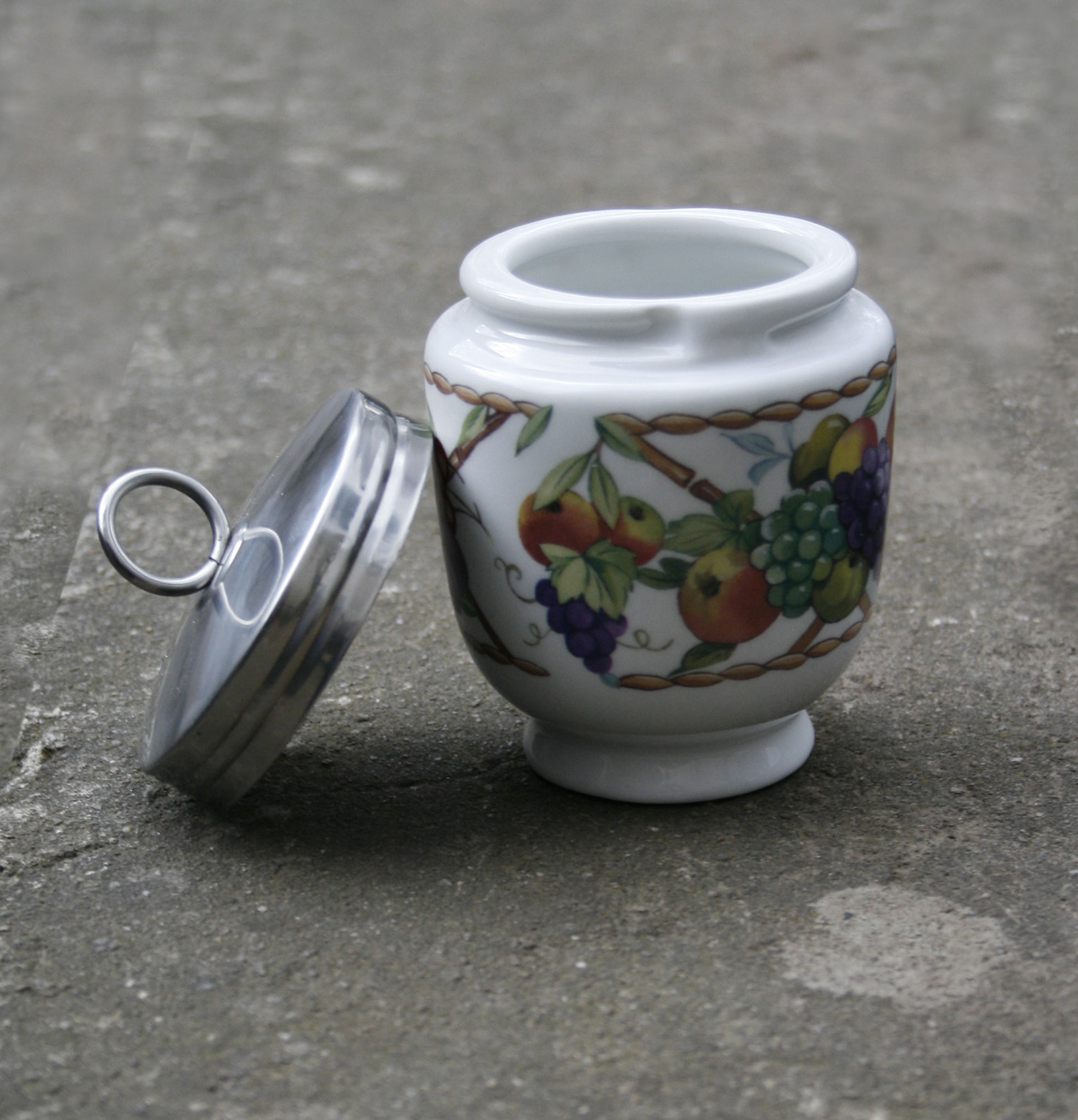 Egg Coddlers - The Victorian Era's Soft-Boiled Solution (Image Credits: Wikimedia)