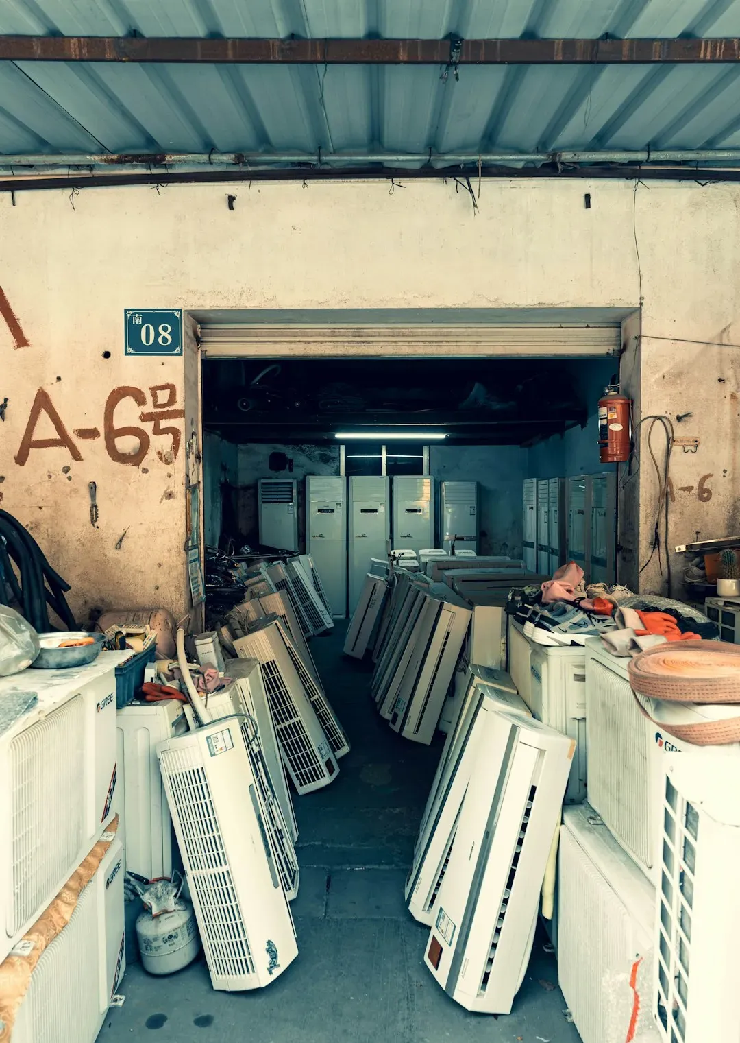 Eliminate Storage Unit Fees (Image Credits: Unsplash)