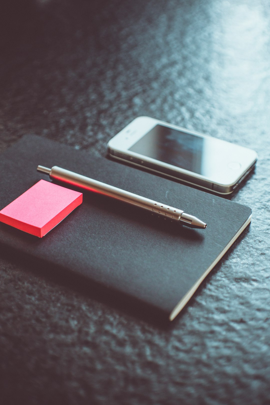 The Brain-Writing Connection: Why Putting Pen to Paper Changes Everything (image credits: unsplash)