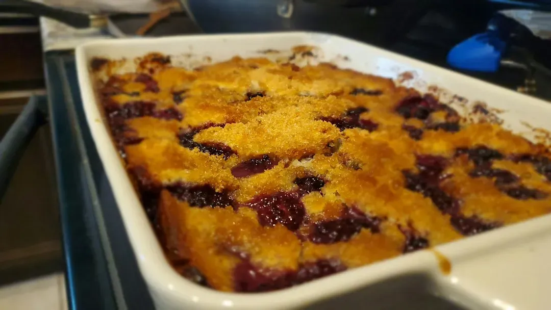 Classic Cherry Dump Cake (Image Credits: Unsplash)