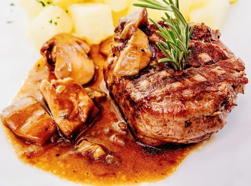 15. Salisbury Steak with Gravy (Image Credits: Pexels)