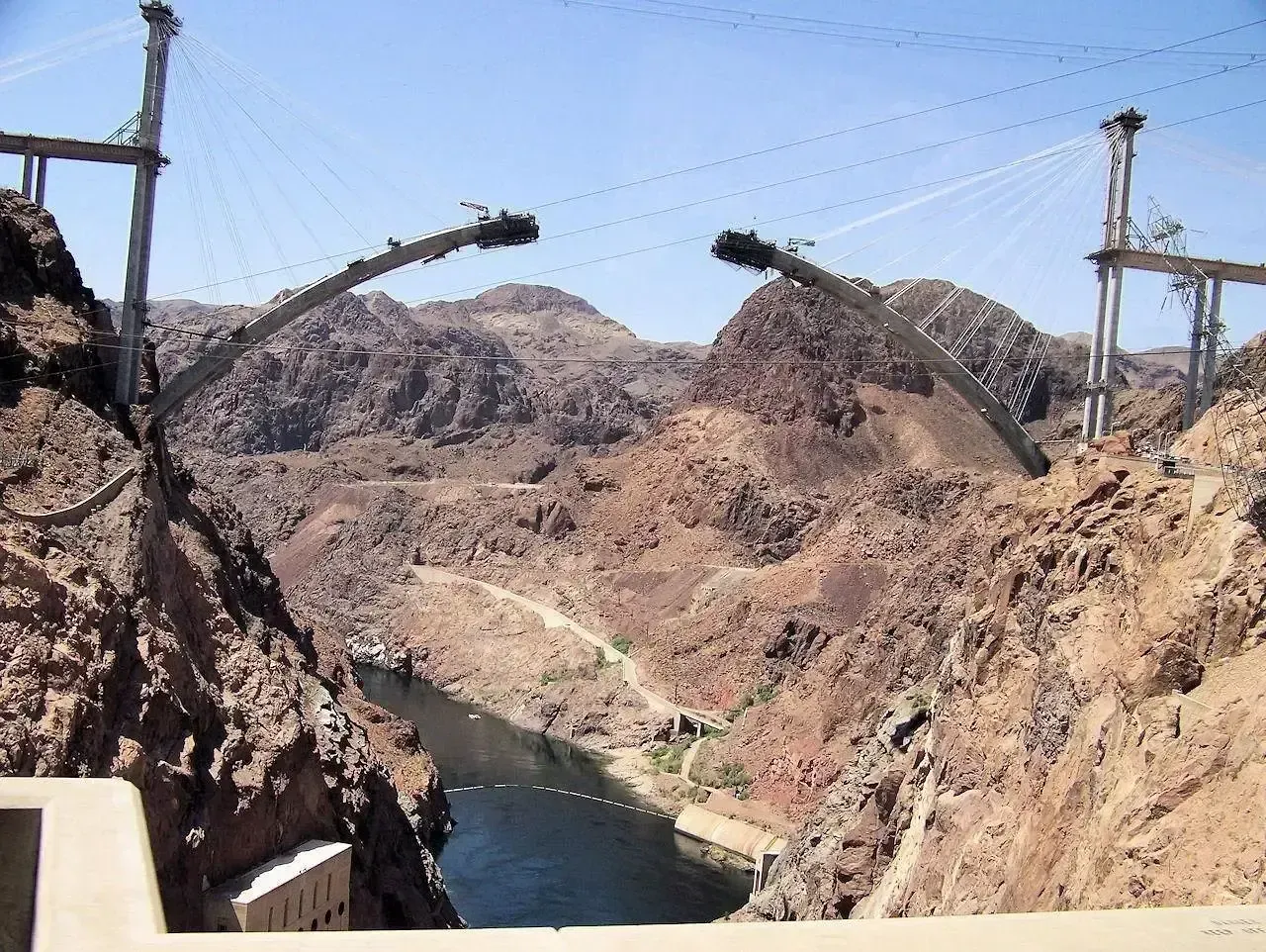 8. The Hoover Dam Father and Son: Same Death, Same Day, 14 Years Apart (Image Credits: Pixabay)