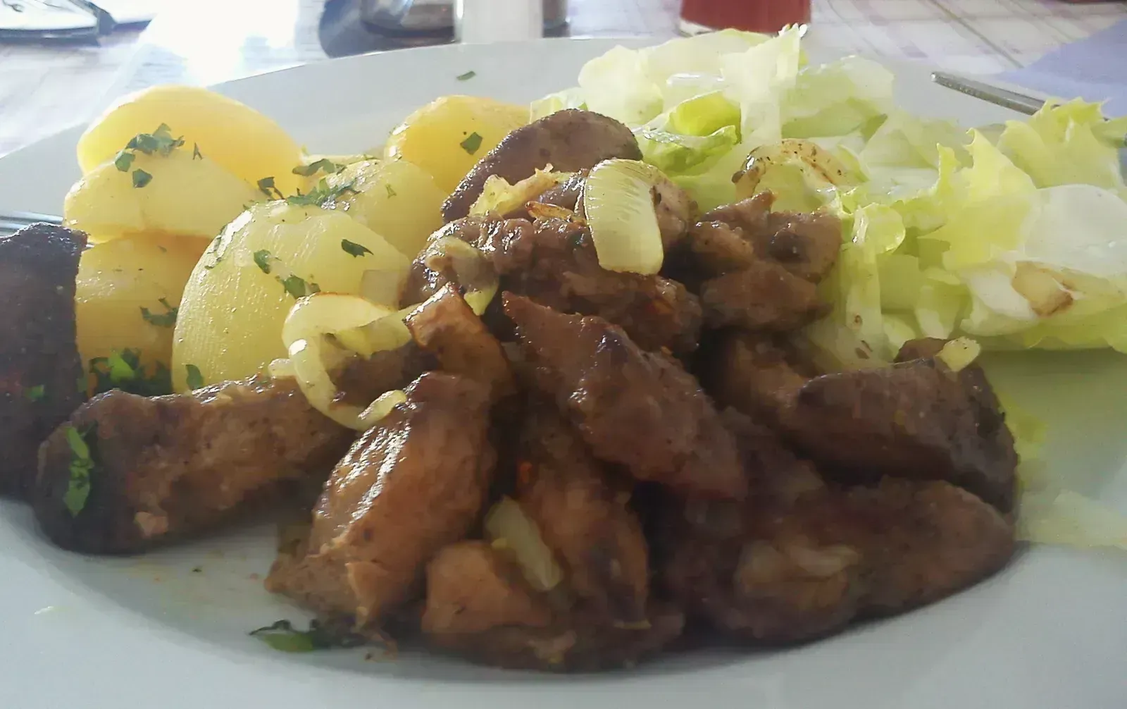 Liver and Onions (Image Credits: By MOs810, CC BY-SA 3.0, https://commons.wikimedia.org/w/index.php?curid=19249276)