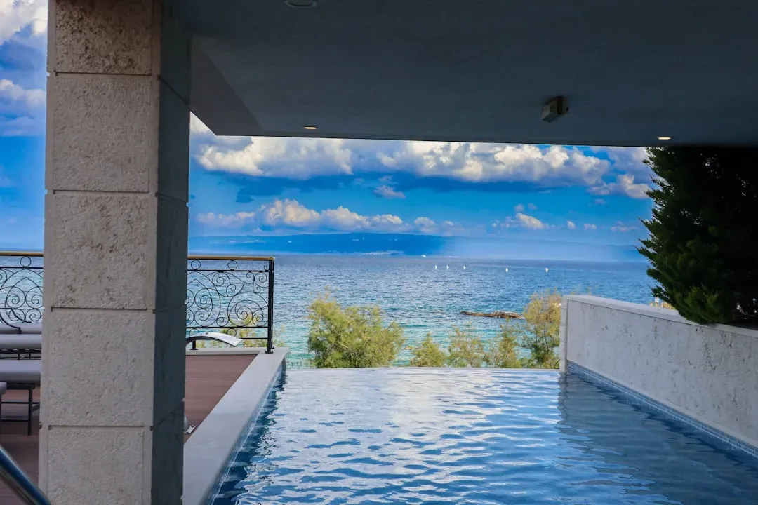 7. The Infinity-Edge Pool: A Luxury That No Longer Pays Off (Image Credits: Unsplash)