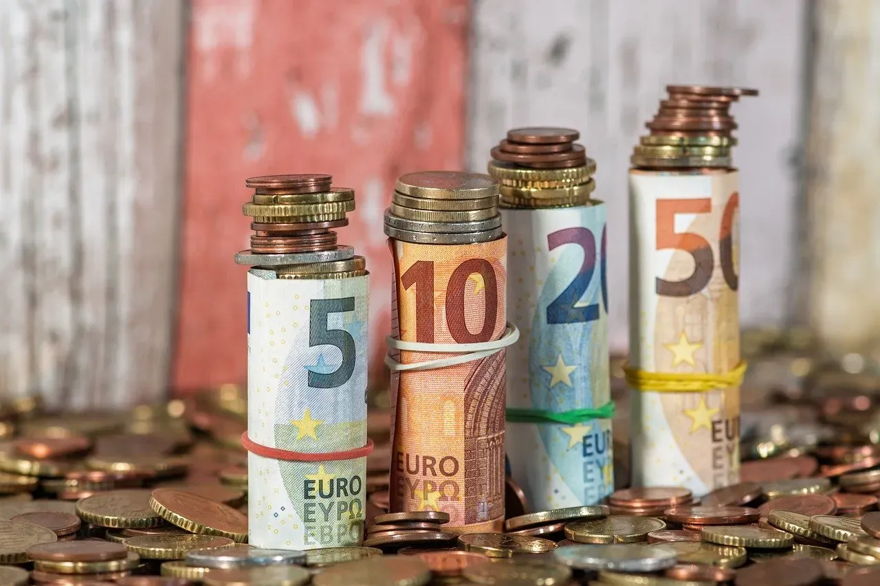 Roll Your Coins the Old-Fashioned Way (Image Credits: Pixabay)