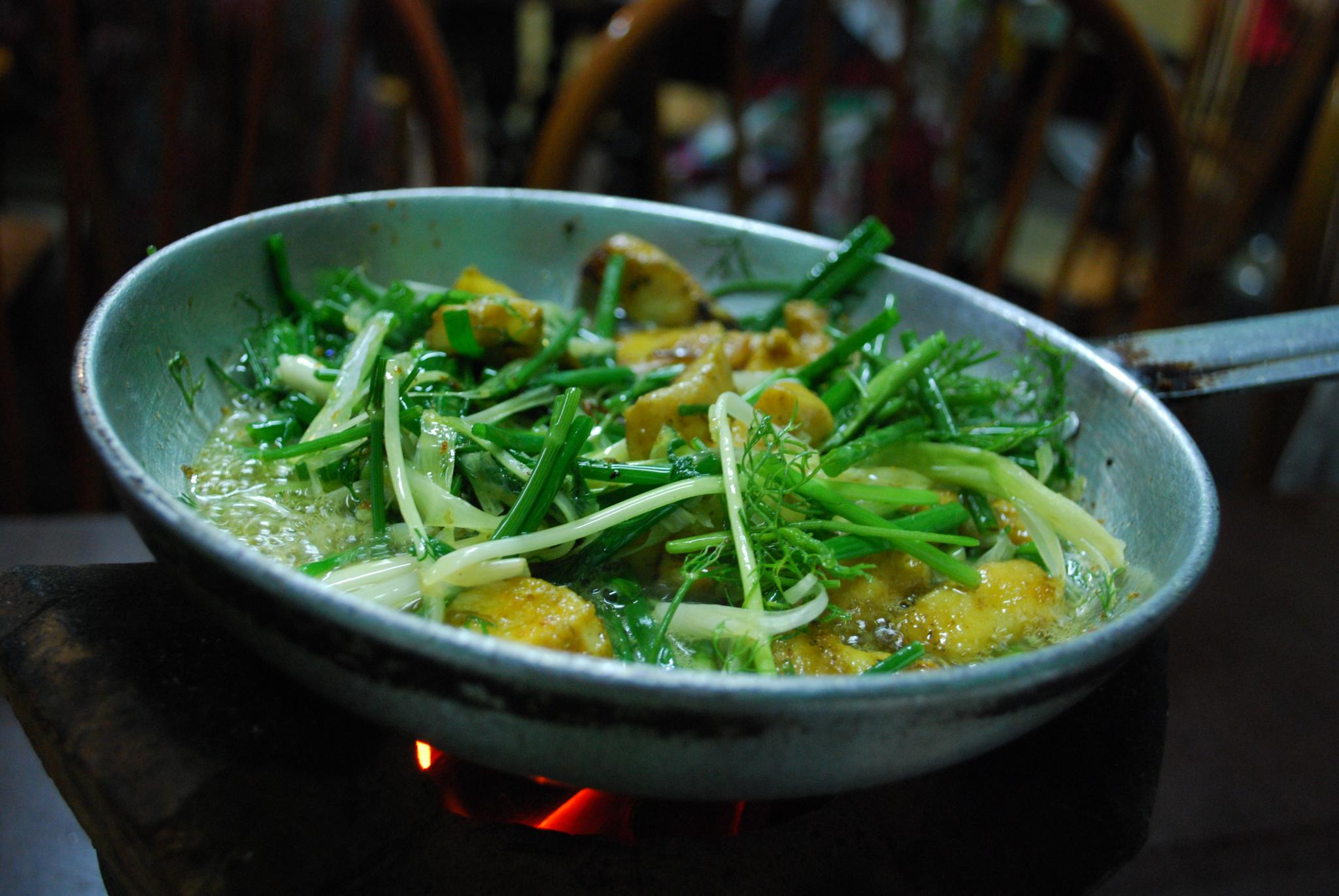 Cramming Too Much Into Your Pan (Image Credits: Wikimedia)