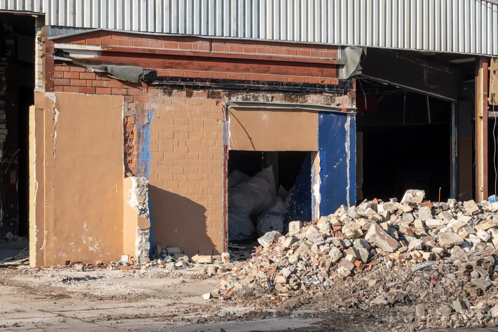 6. Construction Debris and Treated Wood (By Dietmar Rabich, CC BY-SA 4.0)