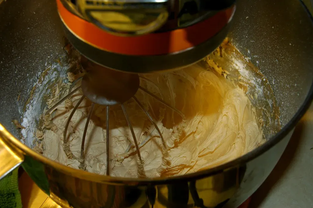 Building the creamy filling (quiddle., Flickr, CC BY-SA 2.0)