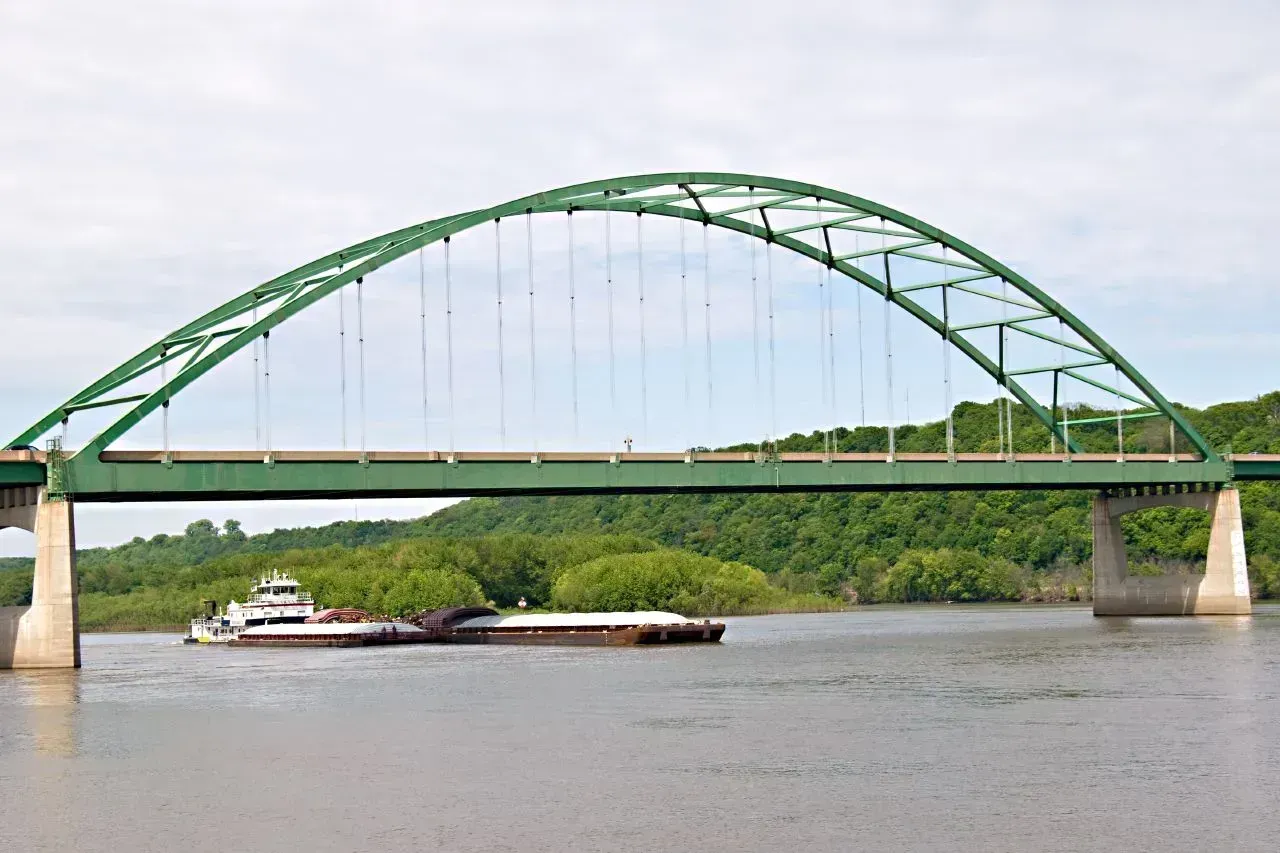 Dubuque, Iowa: Mississippi River Charm Without the Price Tag (Image Credits: Wikimedia)