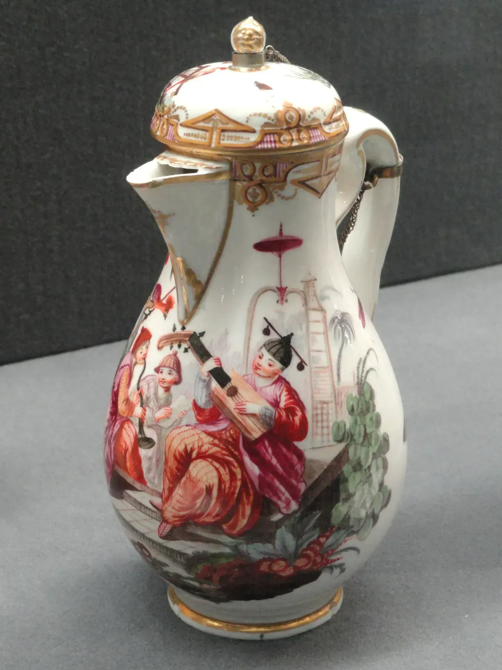 Chinoiserie and Decorative Porcelain (Image Credits: Wikimedia)
