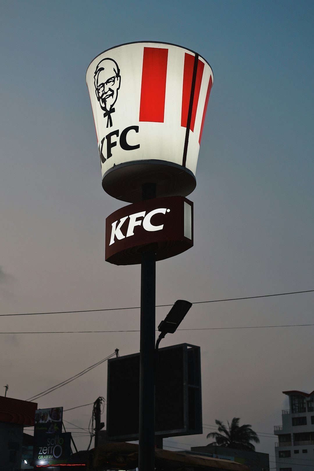 KFC Tests Hand-Breaded Chicken Nuggets with Five Sauces (Image Credits: Unsplash)