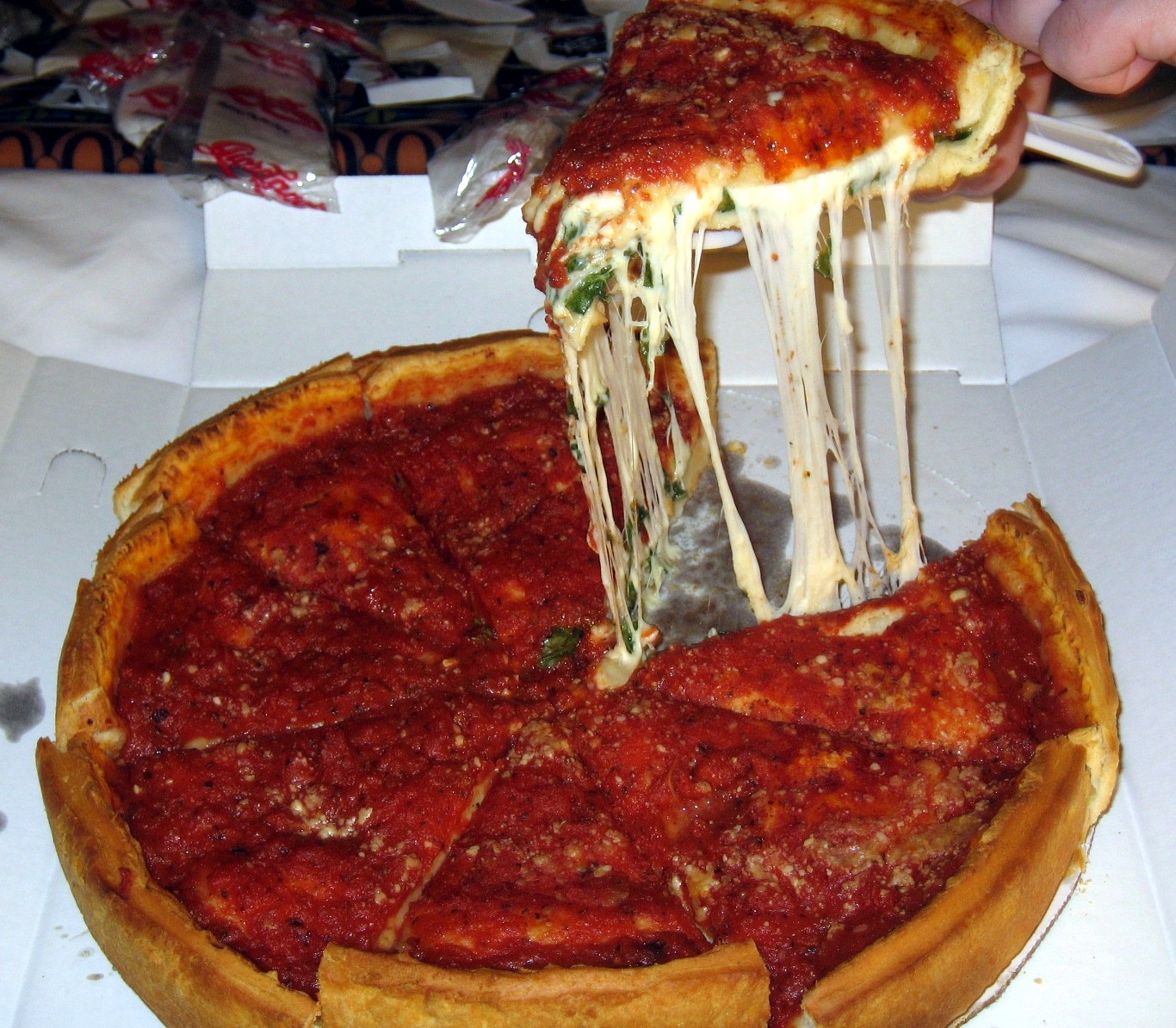 Chicago: Deep Dish and So Much More (image credits: wikimedia)