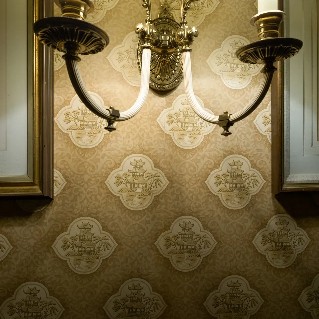 10. The Carpet Feels Gritty or Has Visible Stains (dalecruse, Flickr, CC BY 2.0)