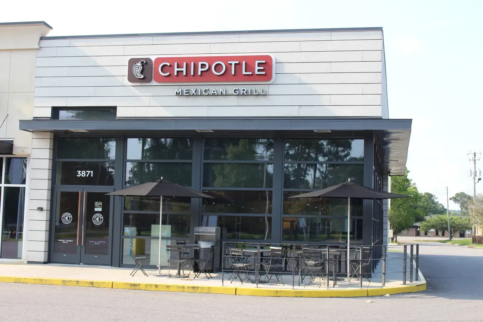 1. Chipotle Mexican Grill: Four Hours of Prep Before the Doors Even Open (Image Credits: By Michael Rivera, CC BY-SA 4.0)
