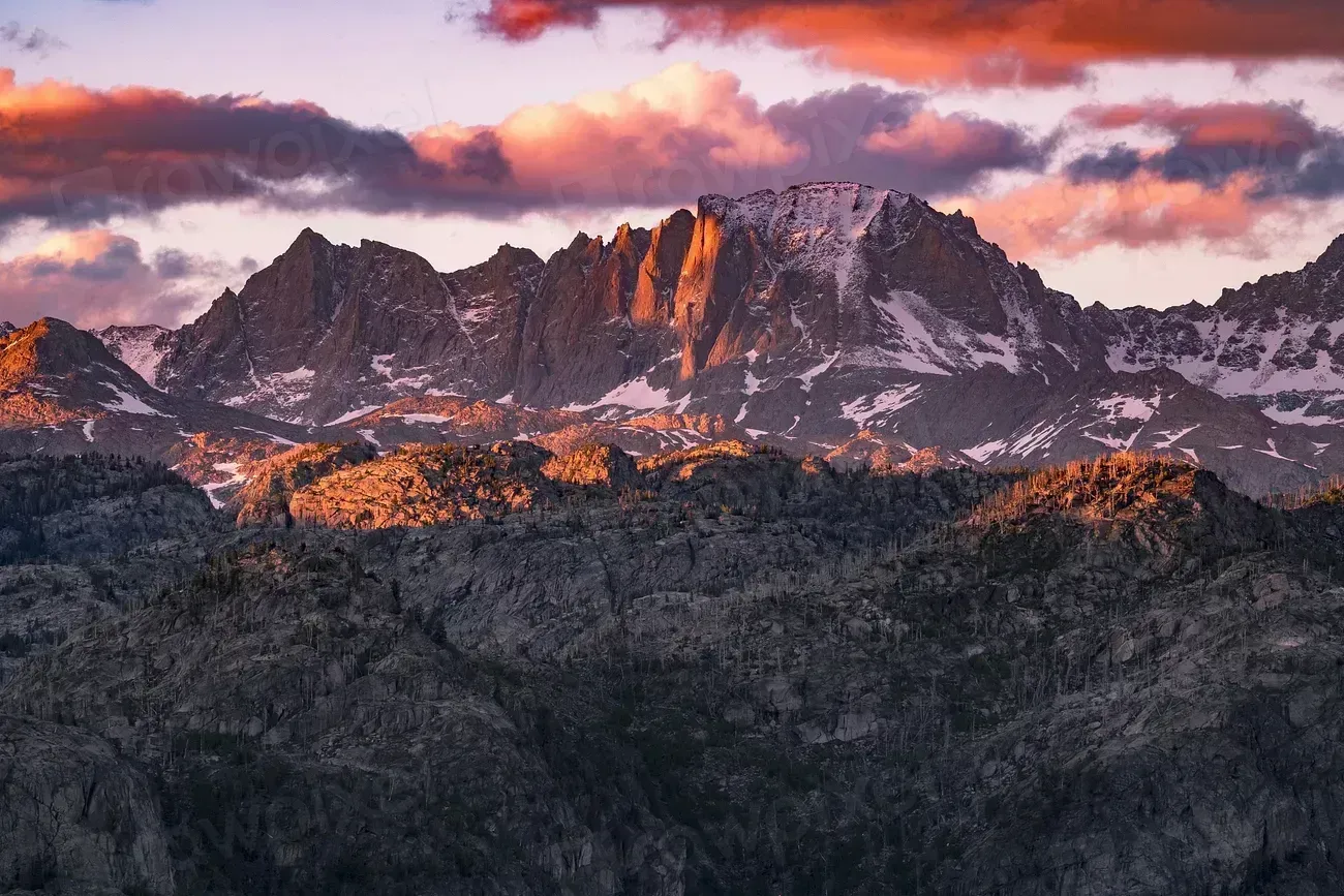 Wyoming: Big Sky, Low Taxes (Image Credits: Rawpixel)