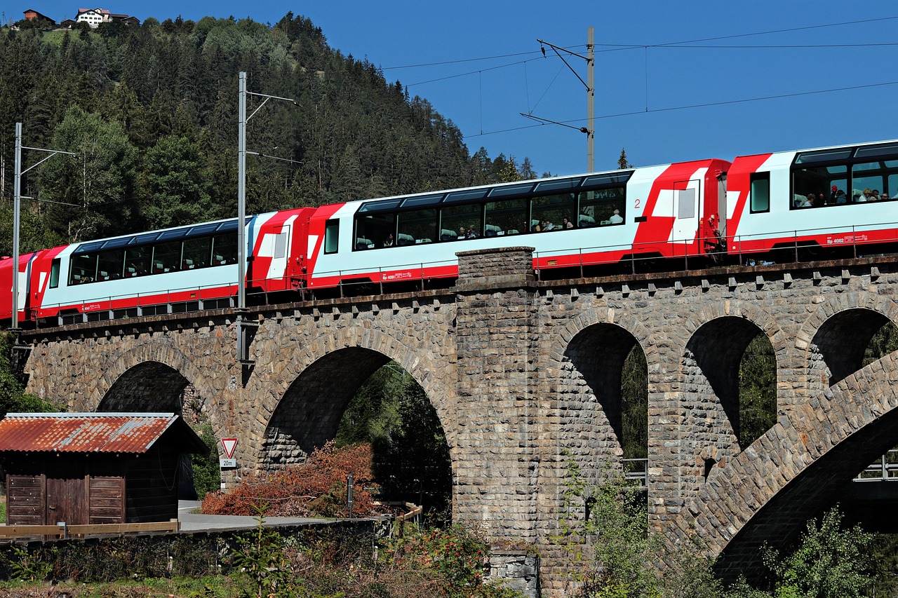 The Glacier Express, Switzerland (Image Credits: Pixabay)