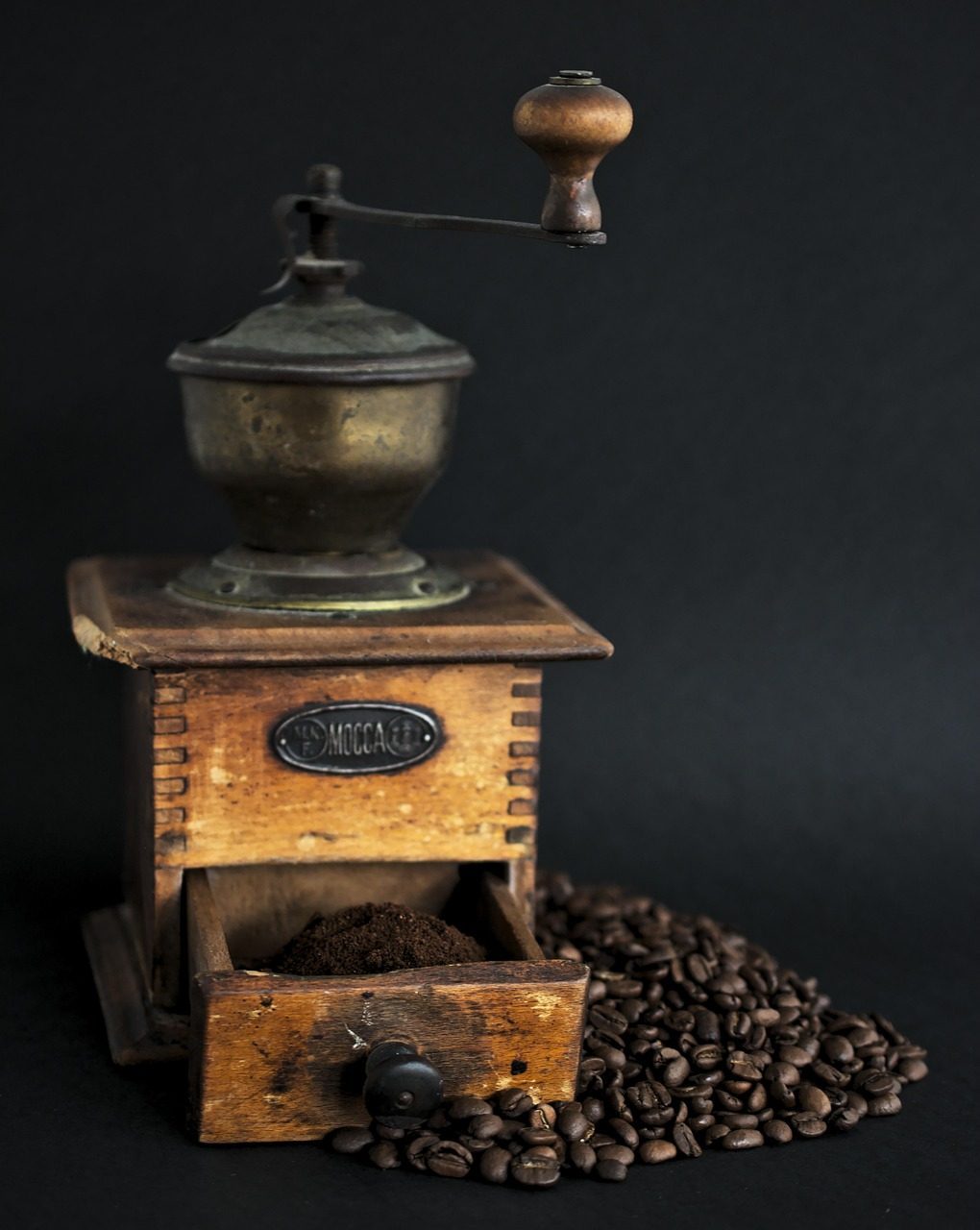 Vintage Coffee Grinders (Image Credits: Pixabay)