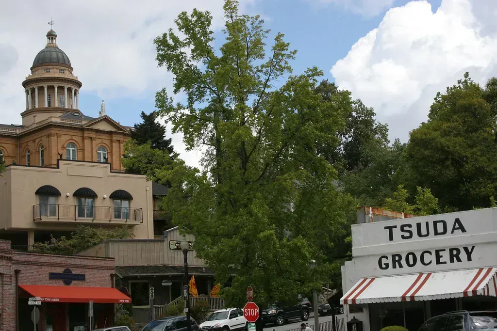 Auburn: Gateway To The Sierra With Small-Town Soul (Image Credits: Flickr)