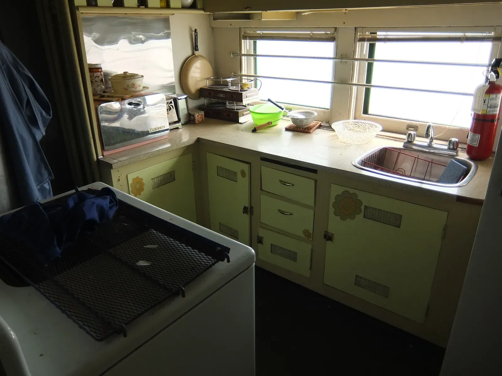 10. The Perfectly Staged, Spotless Kitchen (Image Credits: Wikimedia)